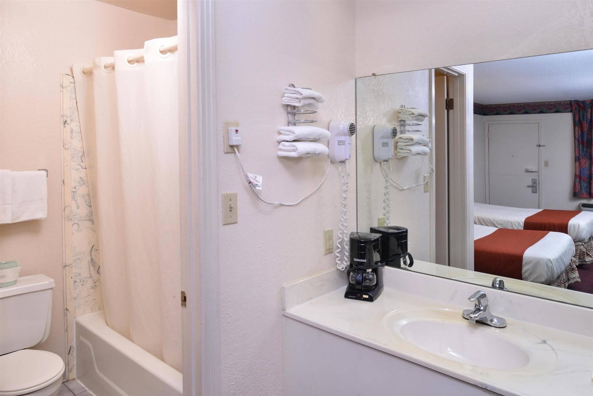 Americas Best Value Inn Wildersville Exteriér fotografie